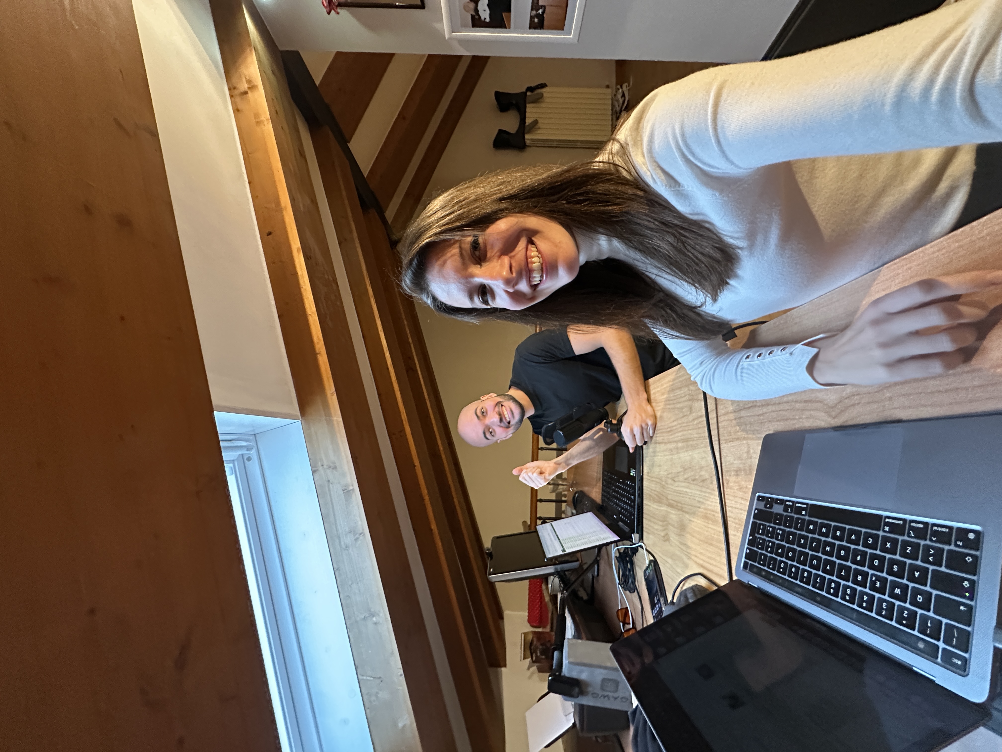 Silvia y Diego trabajando