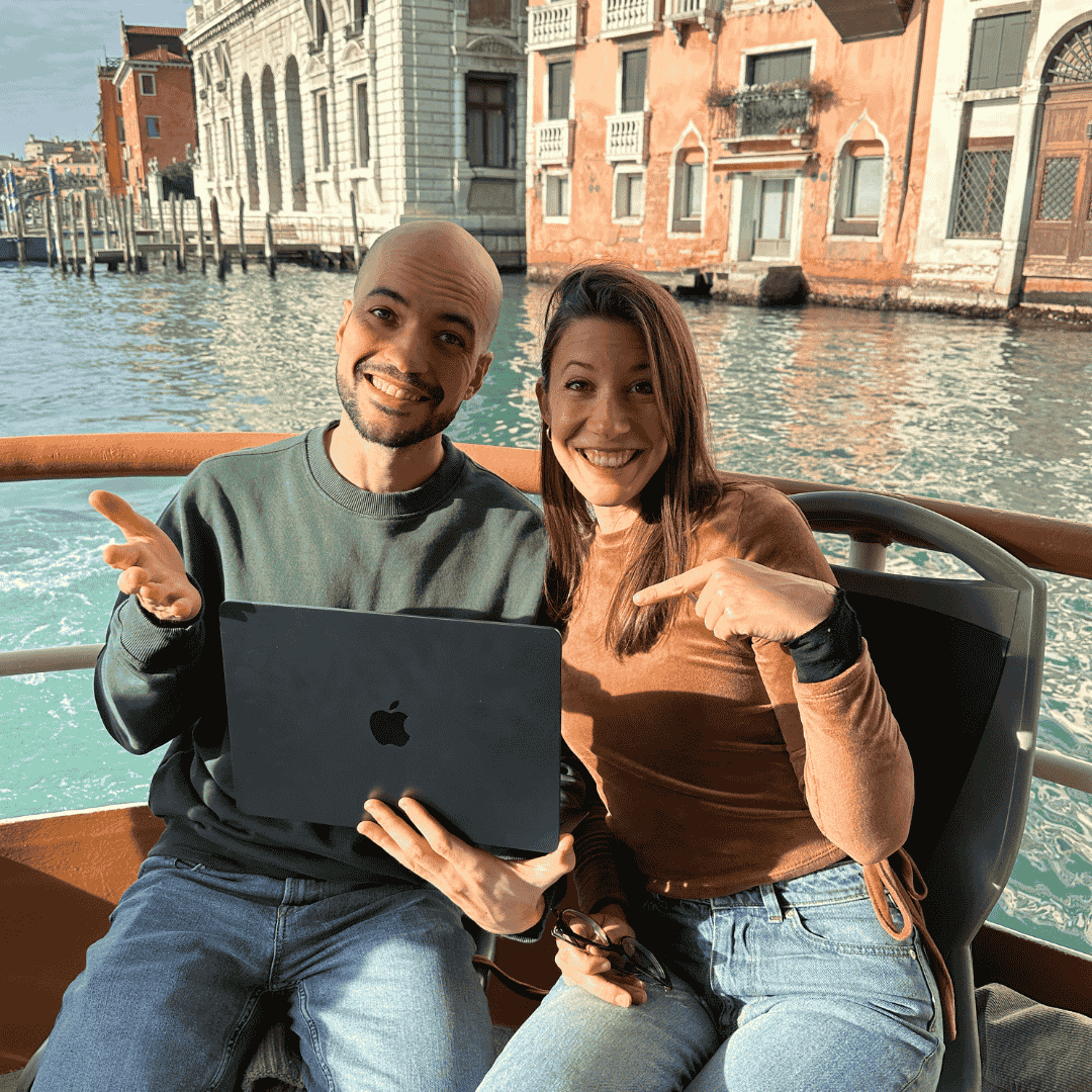 Silvia y Diego trabajando